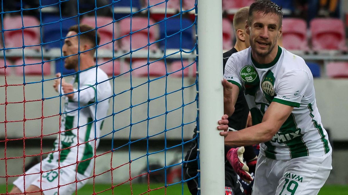 Tűzijáték a lelátón, Varga-villanások a pályán – a gólkirály duplája az élre lőtte a Fradit