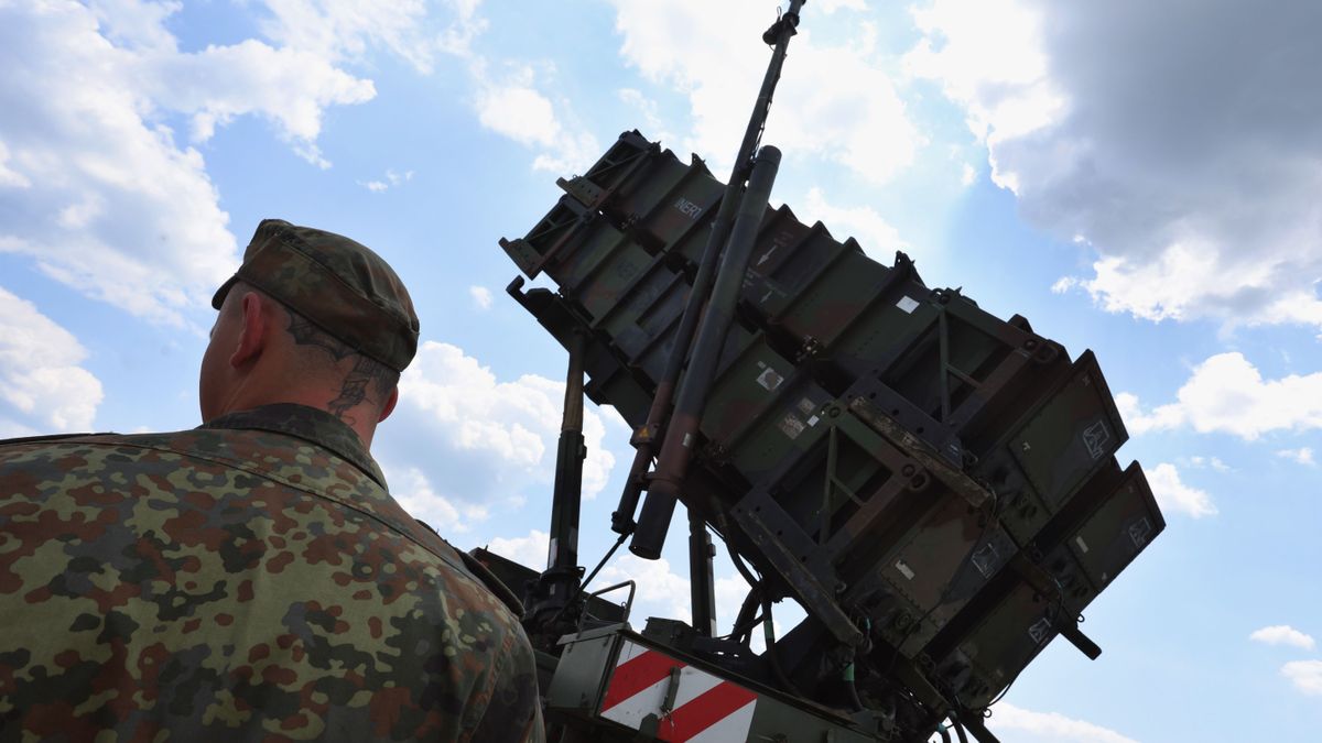 Putyinék pezsgőt bonthatnak: már az első Patriot légvédelmi rendszer is odaveszett Ukrajnában (VIDEÓ)