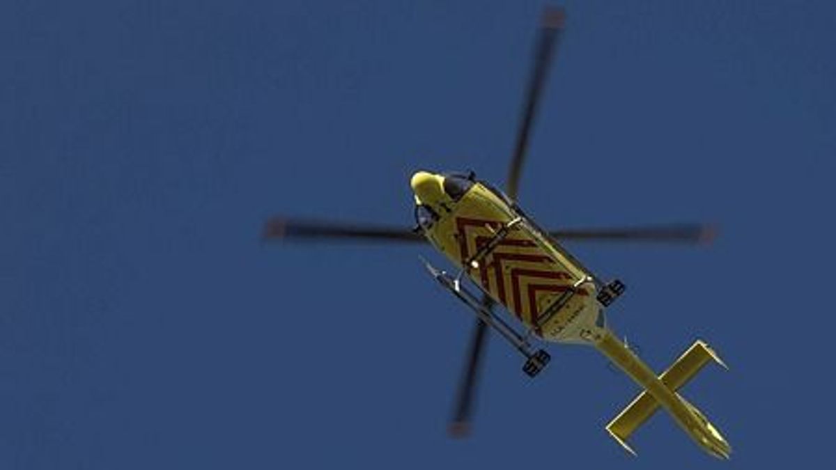 Mentőhelikopter szállt le az M3-mas közelében, leállították a forgalmat