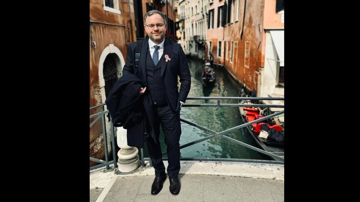 Mikor, ha nem épp március 15-én próbálja pellengérre állítani Magyarországot a Velencei Bizottság