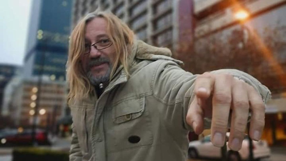 Normális emberek között a háborúpártiság nem trendi – Klacsán Gábor filmrendező a Mandinernek