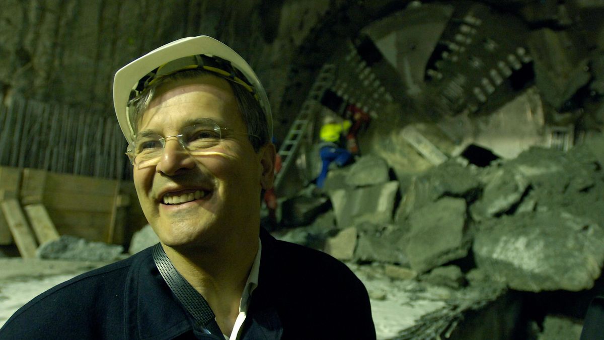 10 éve fut a négyes metró, örülünk, Demszky?