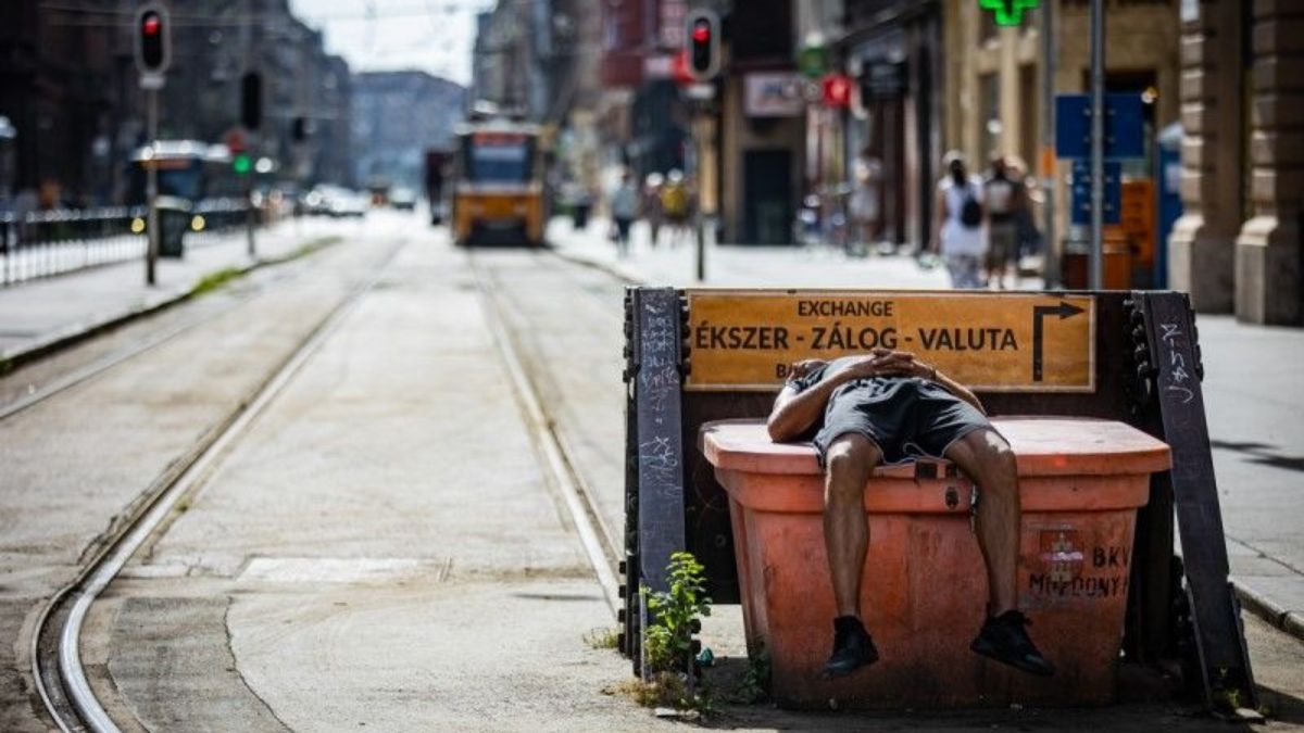 Folyamatosan züllenek Budapest közterei Karácsonyék vezetése alatt