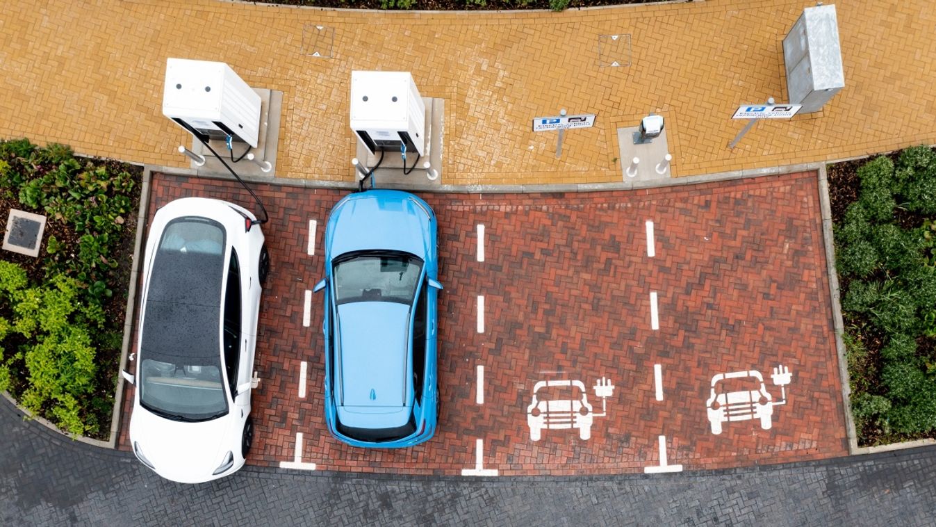 An,Aerial,View,Directly,Above,Electric,Cars,Being,Charged,At