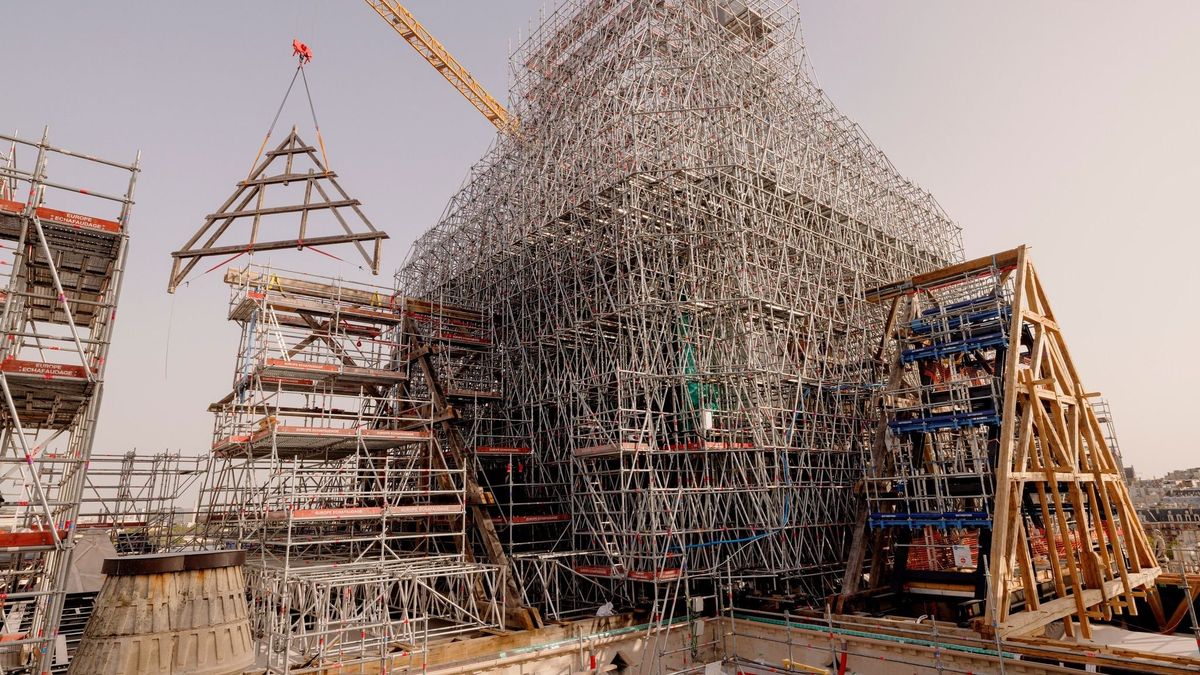 Fölrobbant az internet: mérföldkőhöz ért a párizsi Notre-Dame újjáépítése, mutatjuk a fényképet!