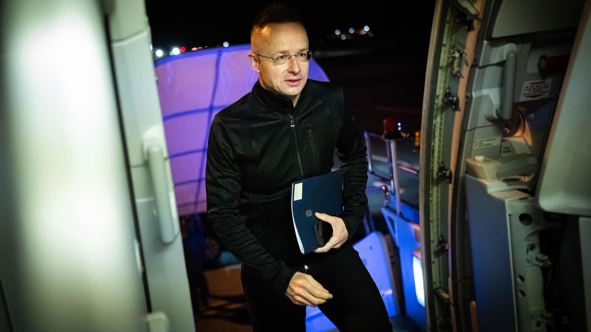 Szijjártó még a kakasok előtt indult Oroszországba