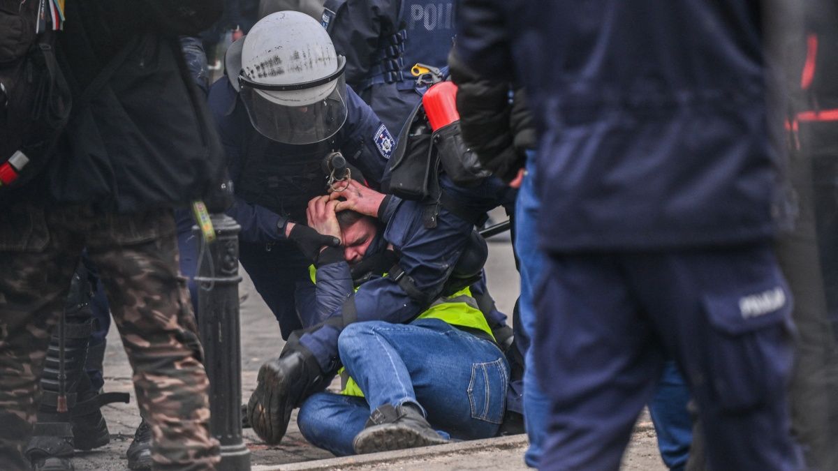 Eldurvultak a lengyel gazdatüntetések (videó)