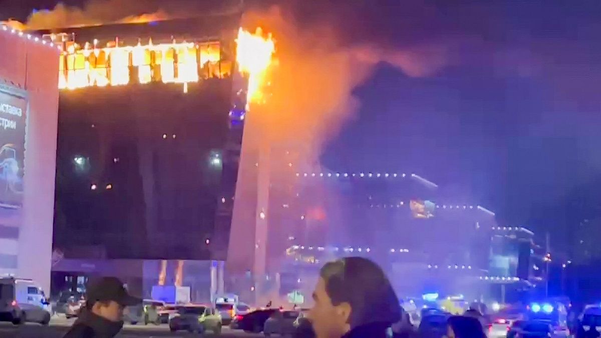 Megdöbbentő terrortámadás történt Moszkvában, az Iszlám Állam vállalta a felelősséget