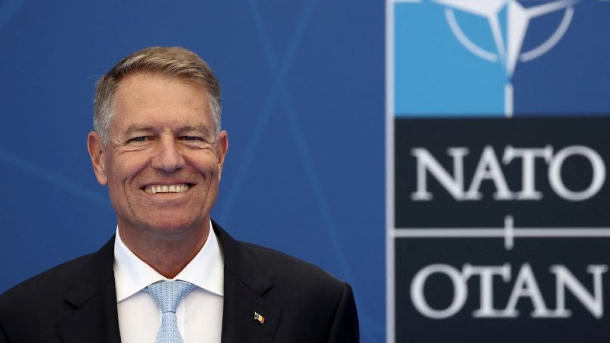 Klaus Iohannis szerint Románia már „nem könyörög segítségért”, majd rögtön elkezdett kuncsorogni Patriot-rakétarendszerért