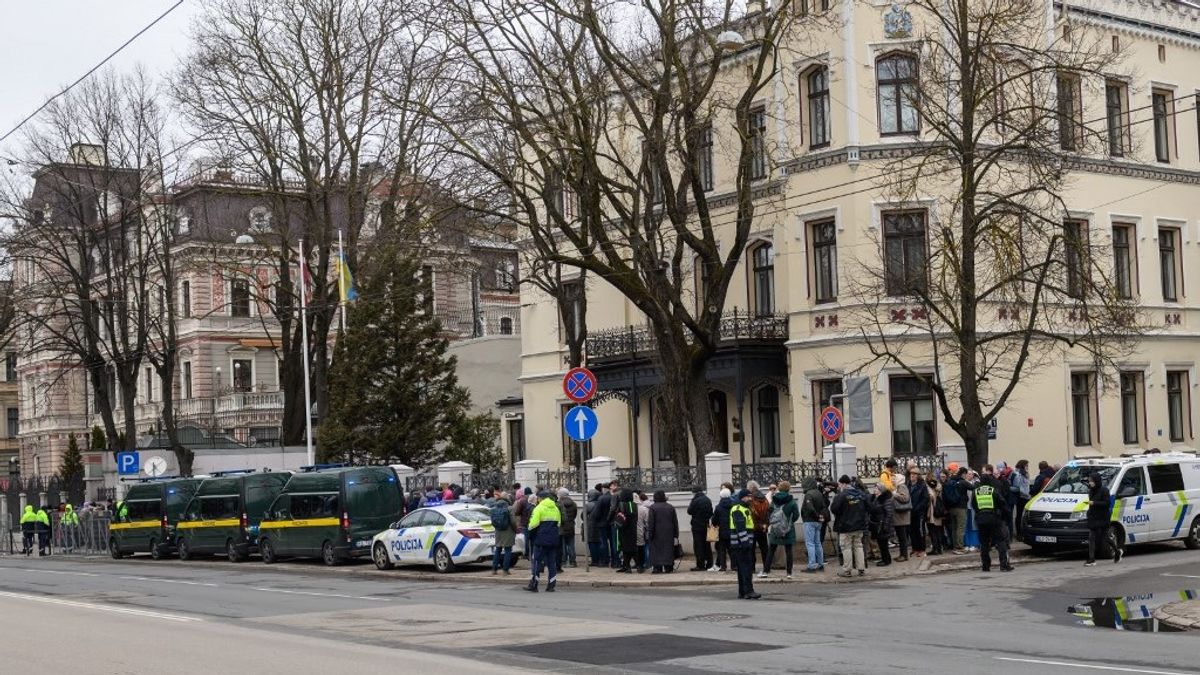 Újabb diplomatabotrány: Lettország provokatív kommunikáció miatt kiutasított egy orosz diplomatát