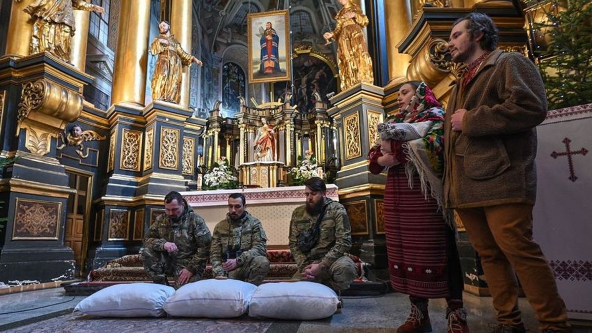 Visszavonta az egyház egy ukrán katona kitüntetését