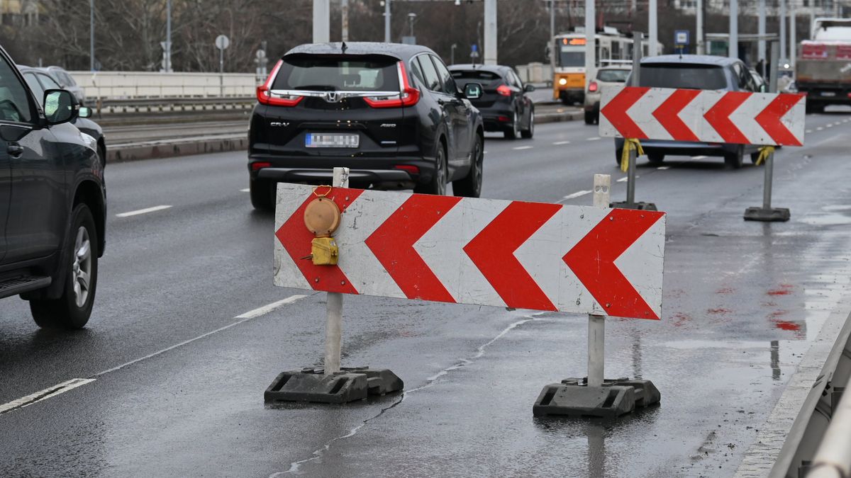 Karácsony Gergelyéket nem érdeklik a kátyúk, a kerületekkel végeztetik el a munkát