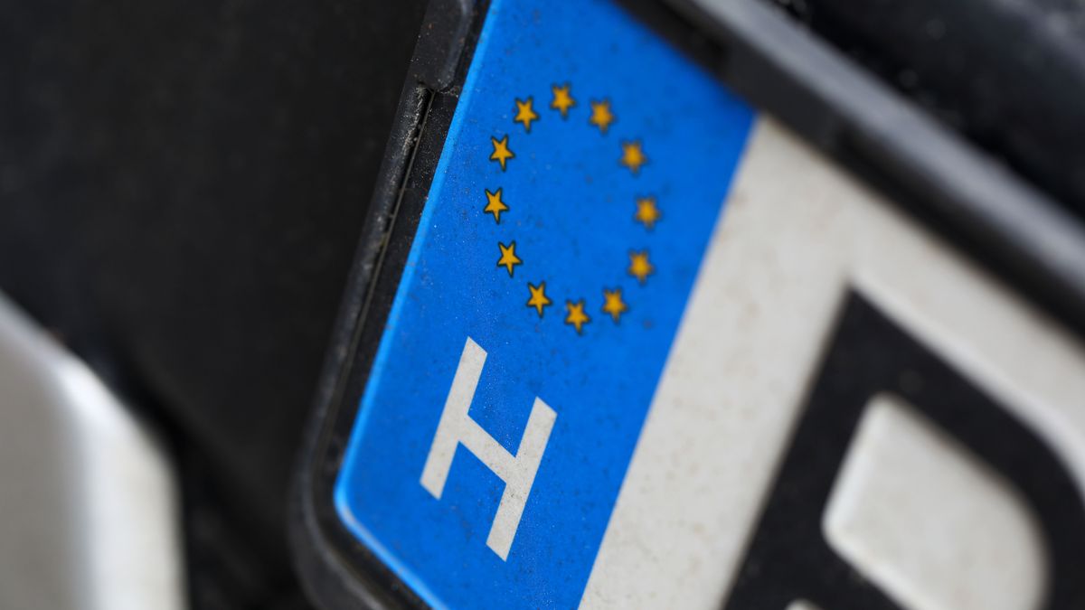 Újabb változás jöhet a magyar rendszámoknál