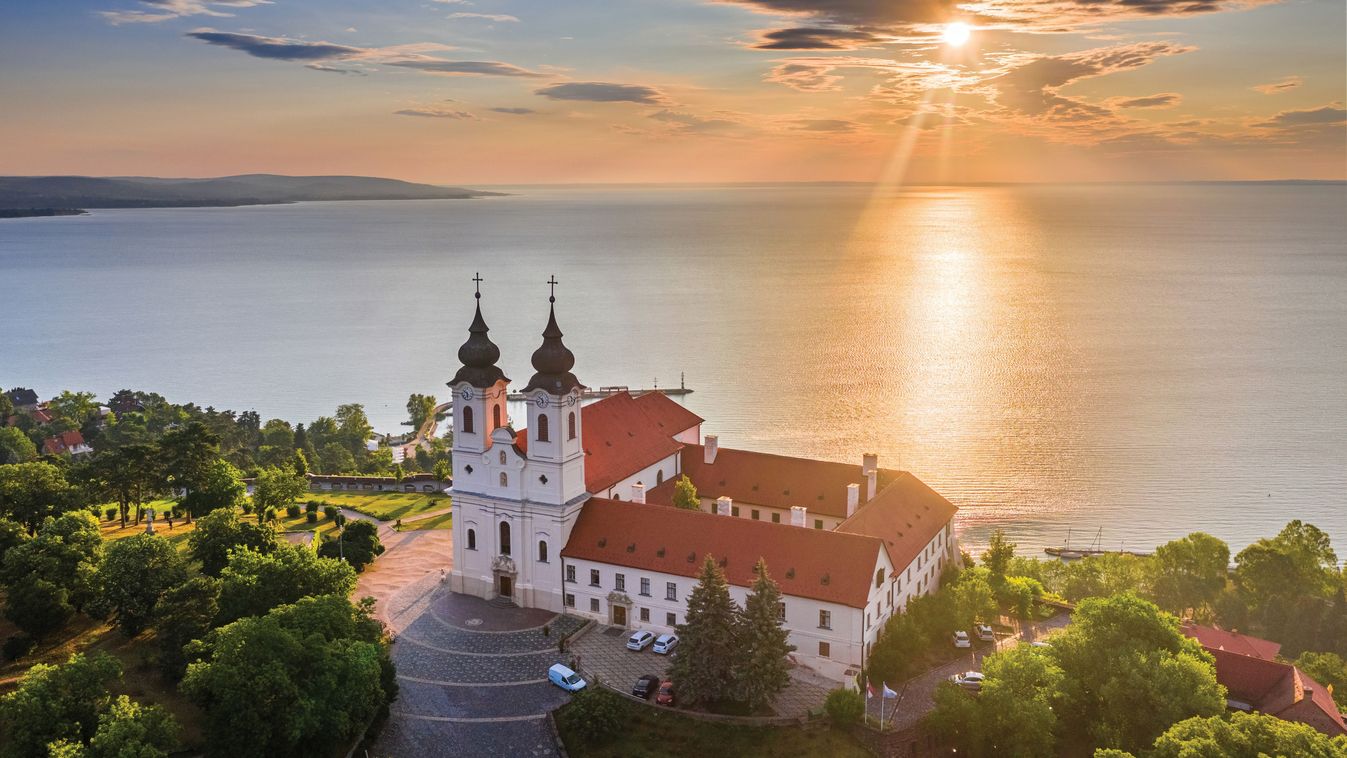 Tihany,,Hungary,-,Aerial,Skyline,View,Of,The,Famous,Benedictine