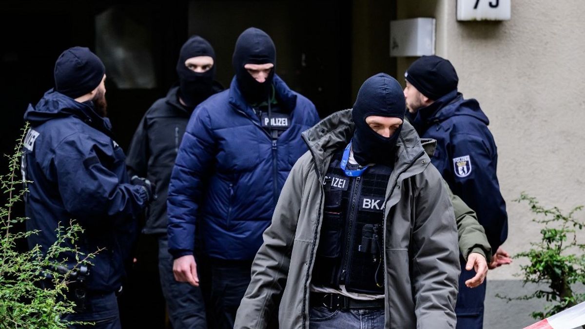 Letartóztattak kettő, 30 éve szökésben lévő szélsőbaloldali terroristát Németországban