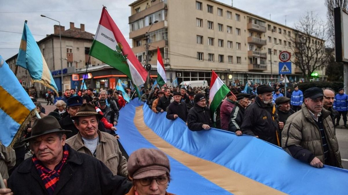 Székelyföld autonómiájáért tüntettek Marosvásárhelyen