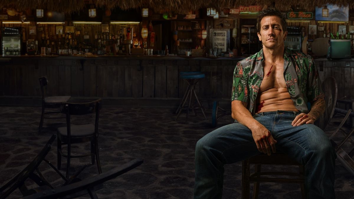 Jake Gyllenhaal puszta ököllel veri szét a saját karrierjét – alaposan félrecsúszott az Országúti diszkó remake-je