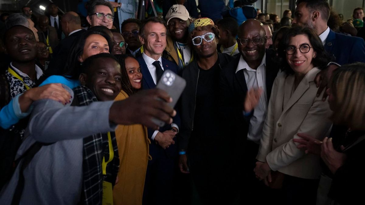 Ujjong a Guardian, mert Macron felvetette a nyugati csapatok bevetését Ukrajnában