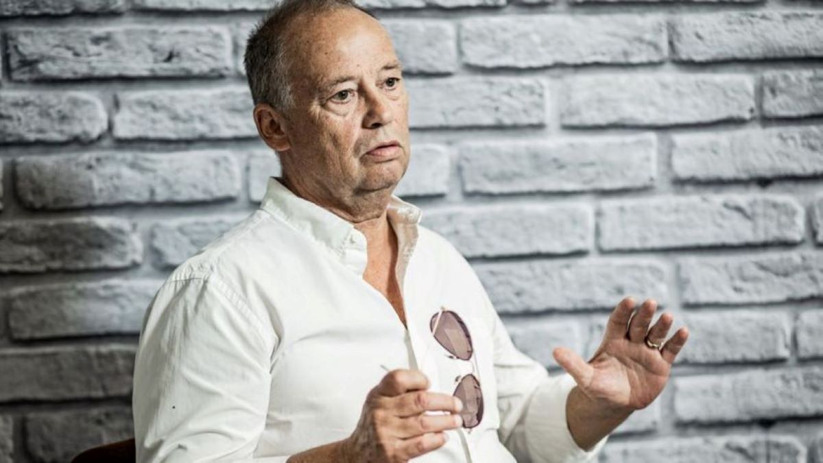 Forradalmat vizionál Szanyi Tibor