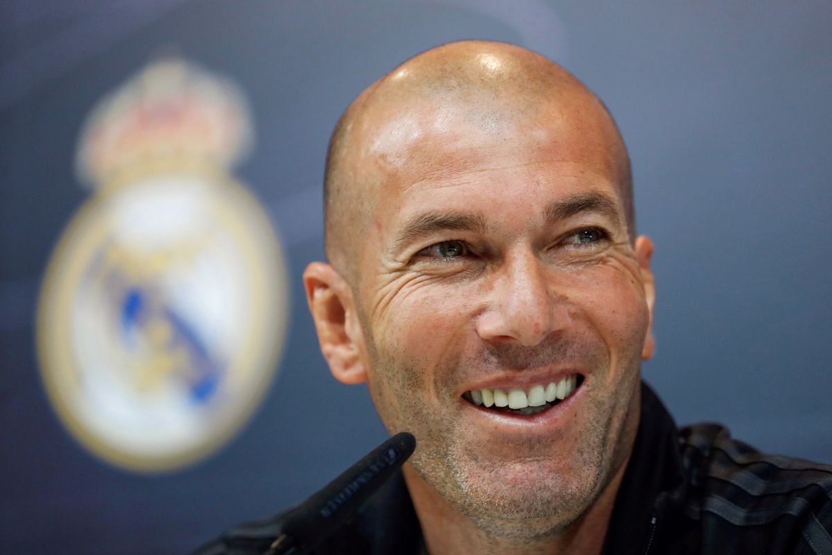 Madrid, 2019. március 11.
2018. május 11-i kép Zinedine Zidane-ról, a Real Madrid vezetõedzõjérõl egy madridi sajtótájékoztatón. A Real Madrid 2019. március 11-én jelentette be, hogy újra Zidane a labdarúgócsapat vezetõedzõje. A francia tréner vezetõedzõi megbízatása alatt egymás után háromszor vezette BL-gyõzelemre együttesét.
MTI/EPA/EFE/Emilio Naranjo