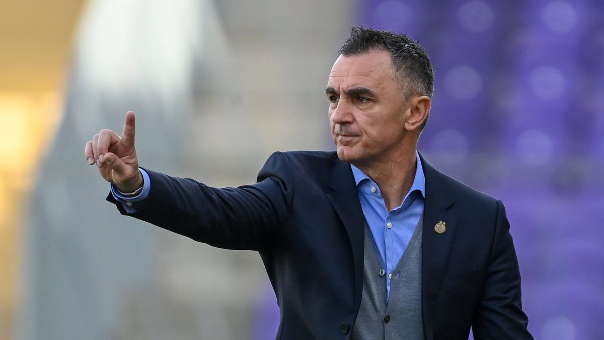 Miért nem tud megszabadulni a kirúgott edzőjétől az Újpest?