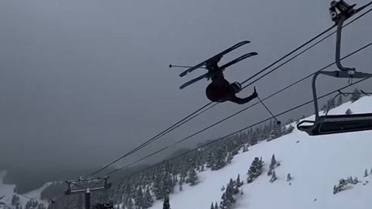 „Ó b...d meg, ez nem jó!” – sífelvonóval ütközött a levegőben a sportoló (VIDEÓ)