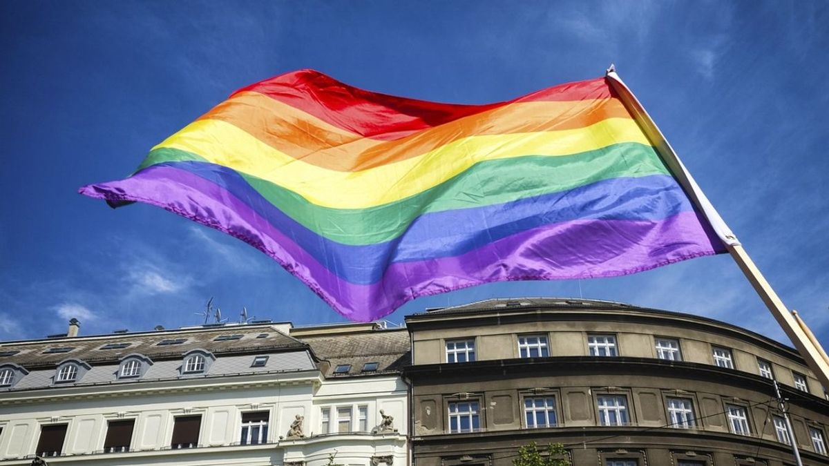 Moszkvában nem finomkodnak – büntetőper indul LMBTQ-szélsőségesség vádjával