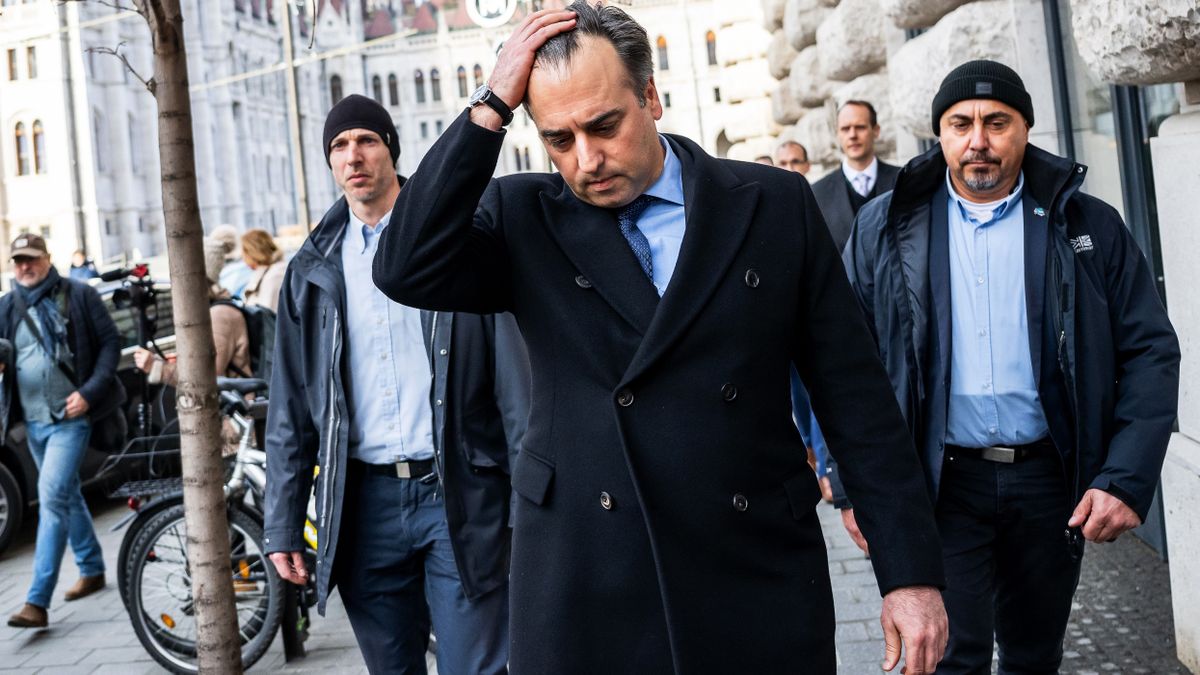 Pressmannal parolázó bíró engedte ki a gyermekpornográfiával gyanúsított, volt állami vezetőt