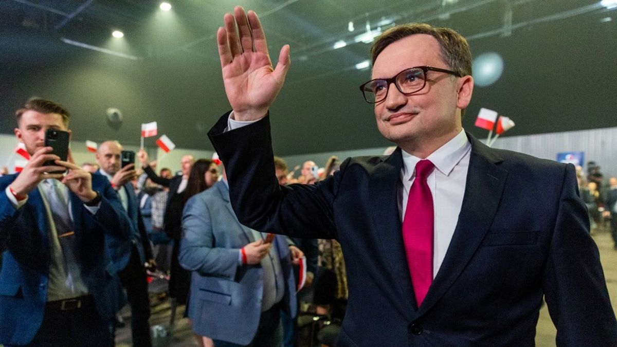 Házkutatást tartottak a súlyos műtéten átesett korábbi lengyel igazságügyi miniszternél