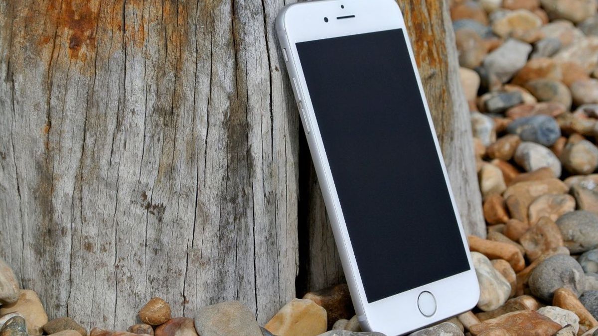 Telefonálás közben vesztette életét egy orosz tinédzser, súlyos égési sérüléseket szenvedett