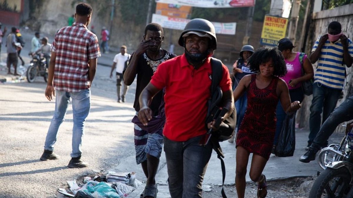 Helikopterrel evakuálják az amerikai nagykövetséget, átvették a hatalmat a bandák Haiti felett