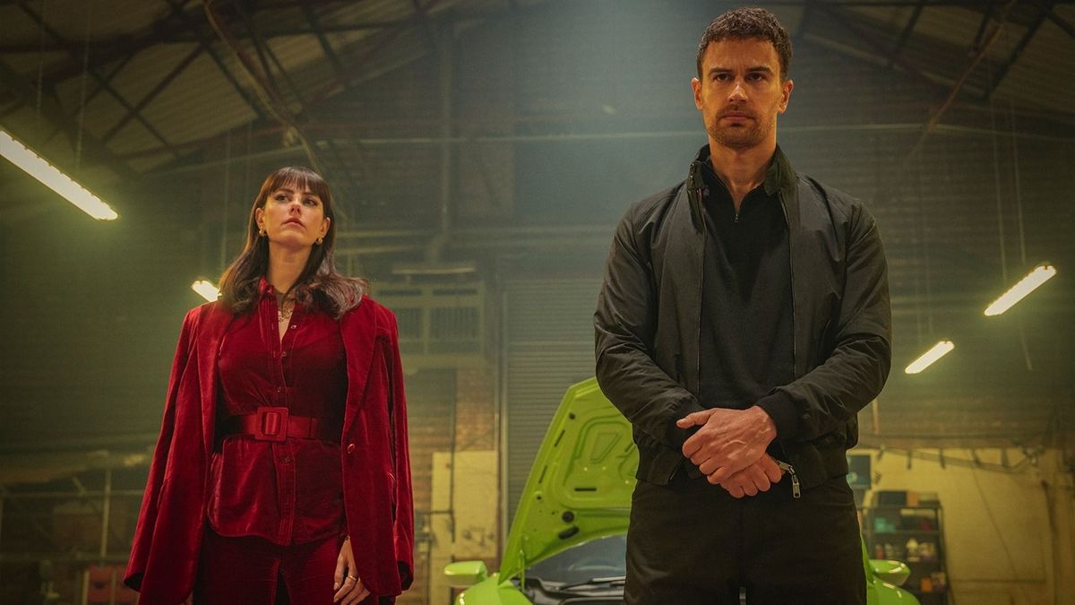 A gengszterherceg mókás és hátborzongató kalandjai Guy Ritchie-től – itt az Úriemberek sorozatverziója!