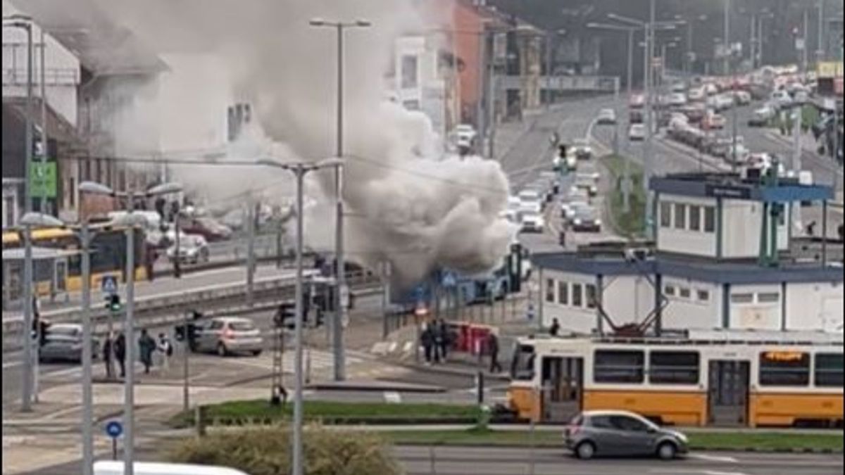 Lángokban állt egy busz a Bécsi úton