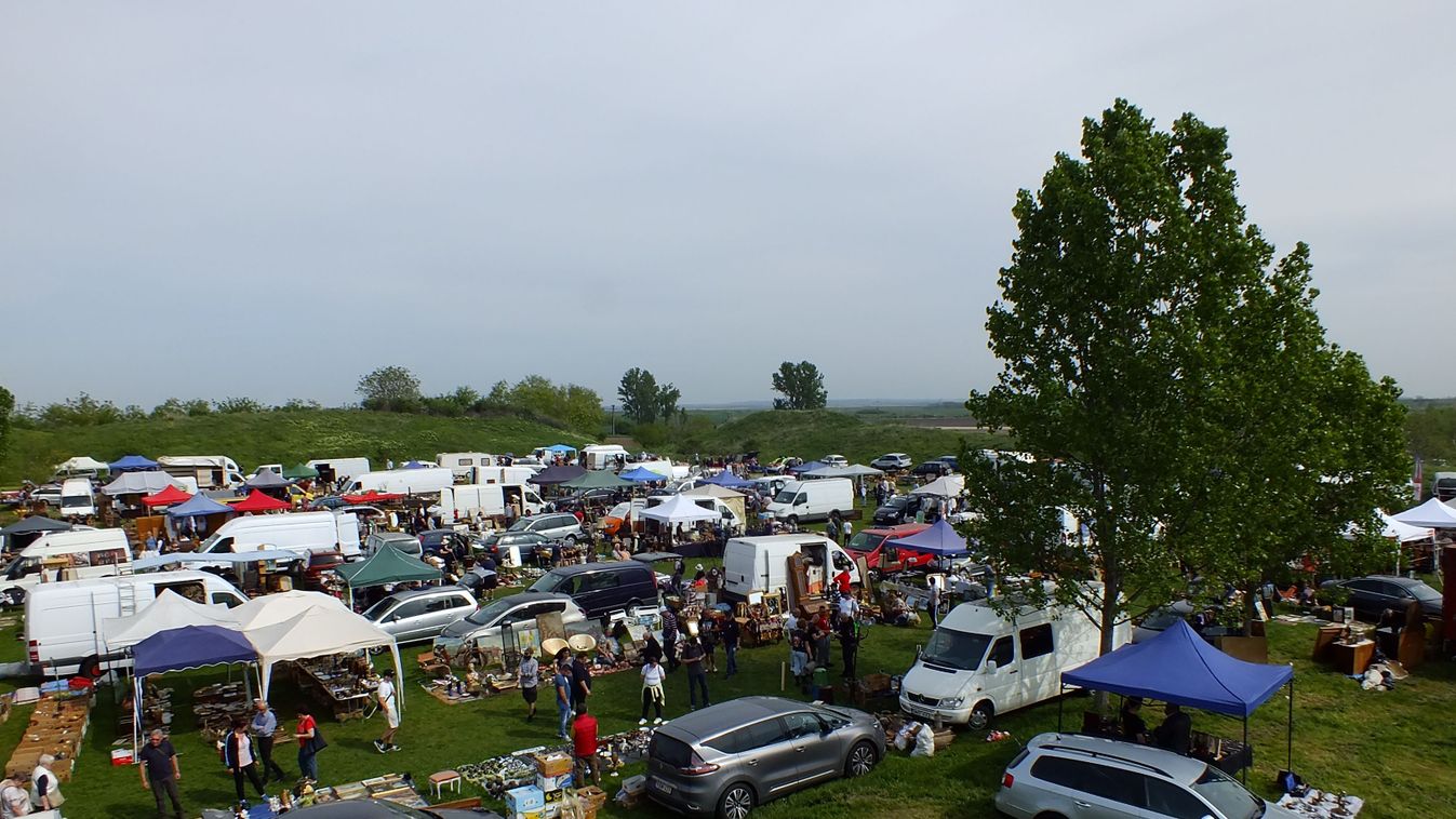 Piaci-panorama-a-Turul-dombrol.