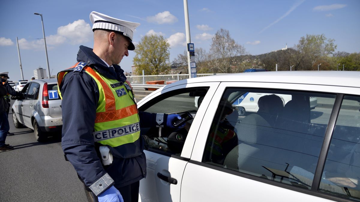 A rendőrök kiterítették a lapjaikat: ennyi ittas sofőrt kaptak el húsvétkor