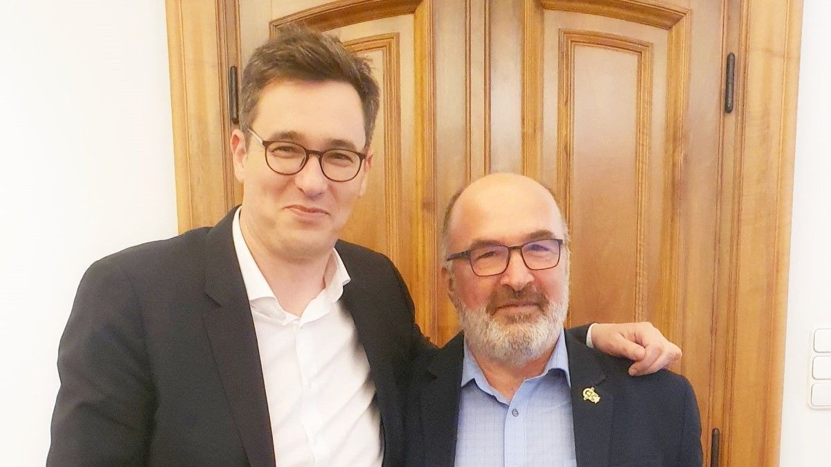 „Én itt be fogom rúgni az ajtót hajléktalanügyben!” – kemény üzenetet kapott Józsefváros polgármestere (Videó)