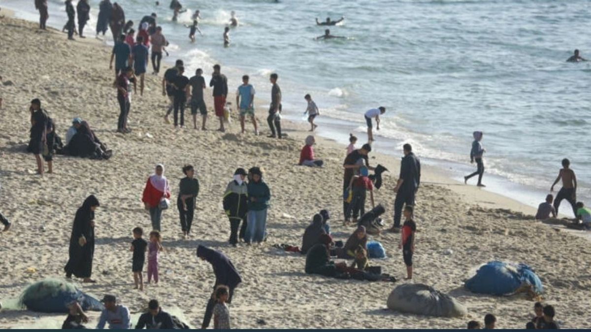 A tengerparton pihennek a háborútól megfáradt gázaiak – Mandiner