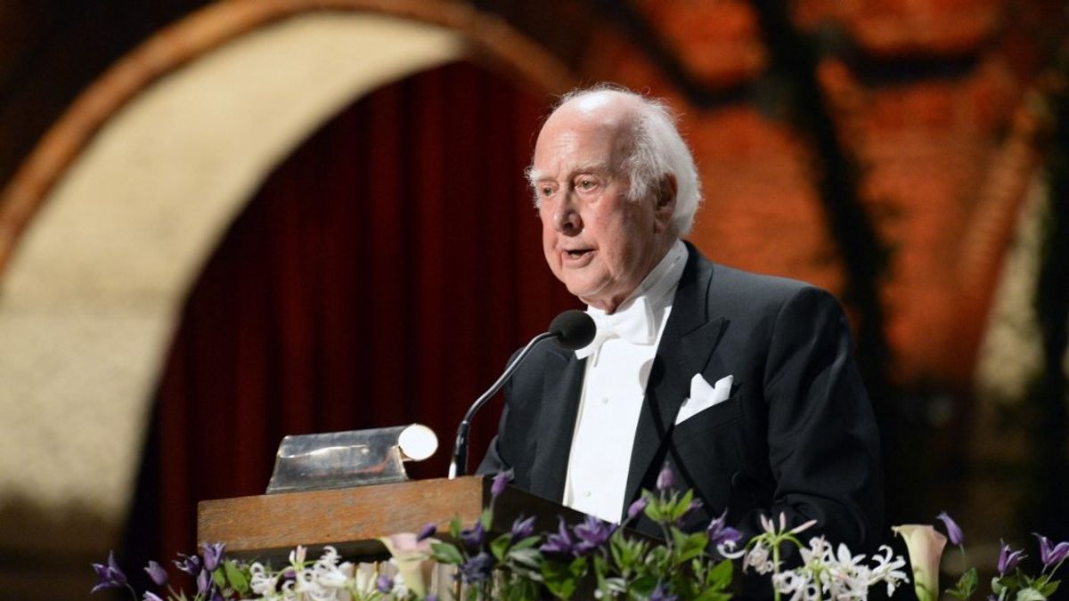 Elhunyt Peter Higgs Nobel-díjas elméleti fizikus
