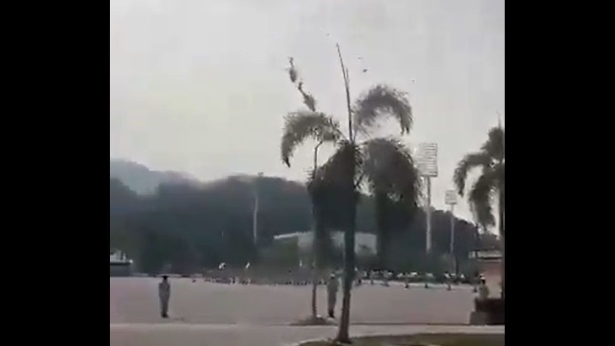 Sokkoló videó: így ütközött össze két helikopter a katonai bemutatón