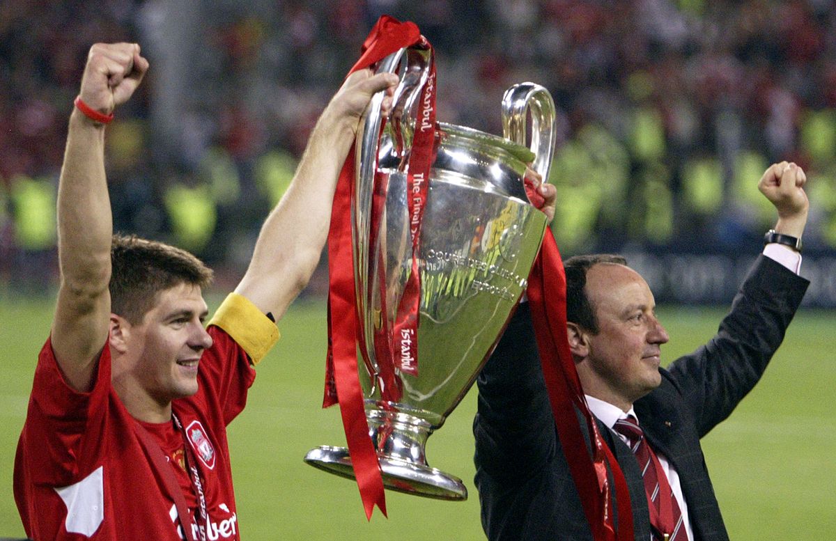 Liverpool's captain Steven Gerrard holds the throphy with Liverpool's Spanish Manager Rafael Benitez at the end of the UEFA Champions league football final AC Milan vs Liverpool, 25 May 2005 at the Ataturk Stadium in Istanbul.  Liverpool won 3-2 on penalties.    AFP PHOTO MUSTAFA OZER (Photo by MUSTAFA OZER / AFP)