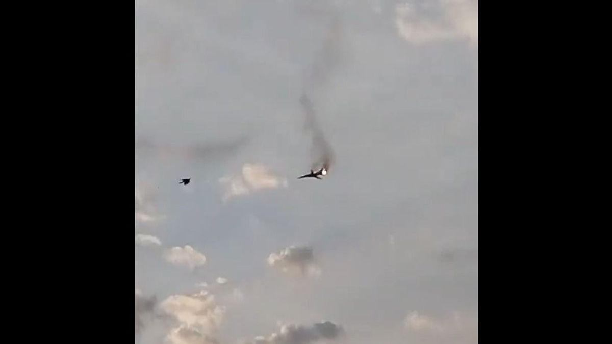 Vérfagyasztó videón, ahogy az oroszok szuperszónikus bombázója szó szerint mélybe zuhan az égből