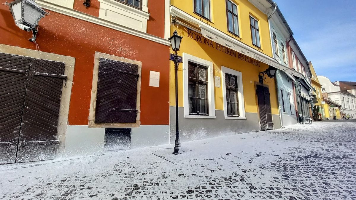 Ilyen nincs, és mégis van! – hóba borult Szentendre április elején