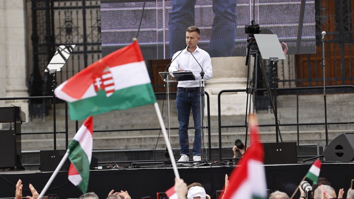 „Ha balra fordulsz, gyorsan eltévedsz!” – itt vannak a legütősebb reakciók Magyar Péter tüntetésére