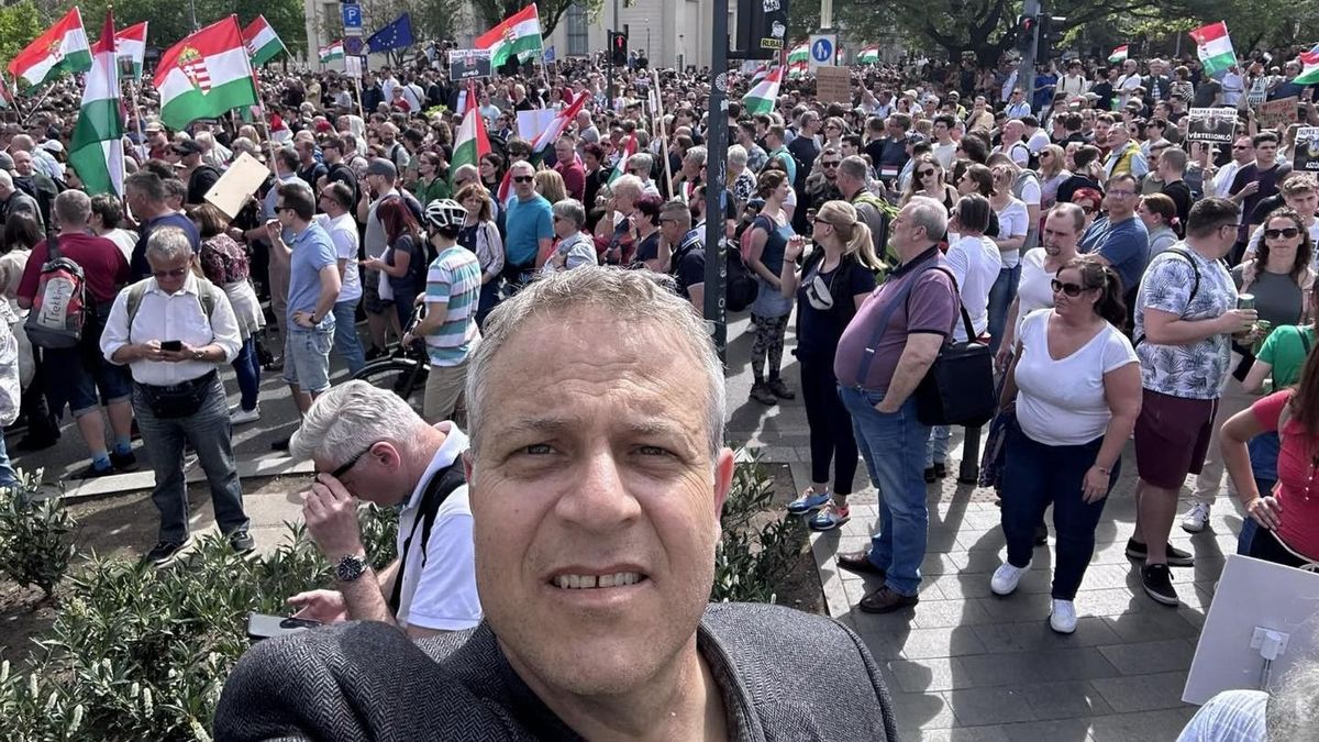 Csak úgy hemzsegtek a balos politikusok és celebek Magyar Péter tüntetésén