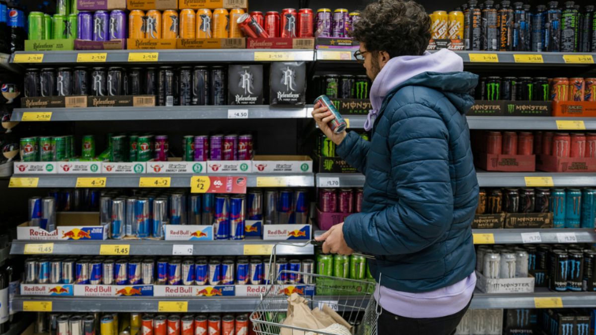 Tiltás vagy mértékletesség? – megoszlanak a vélemények a kiskorúak energiaital-tilalmáról