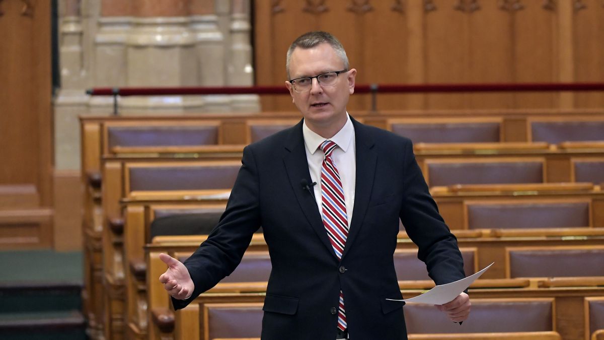 Rétvári Bence: Tovább szigorítjuk a gyermekvédelmi intézkedéseket