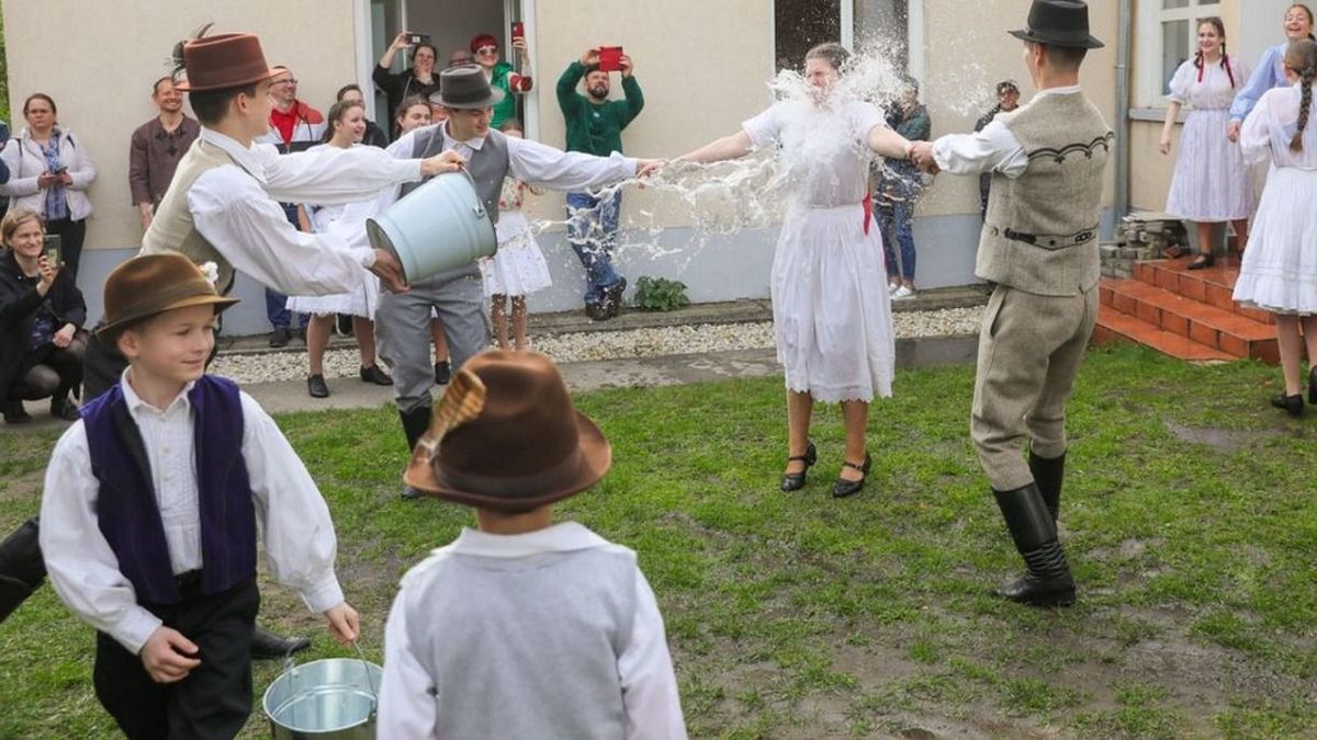 Amikor a „Szabad-e locsolni” után egyből elsodor az ár – avagy maradjunk a húsvéti hagyományok útján