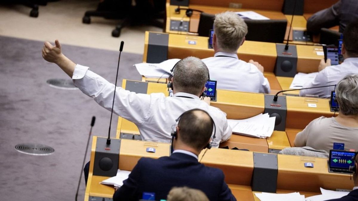 Keresztbe-kasul megosztotta az Európai Parlamentet a migrációs paktum