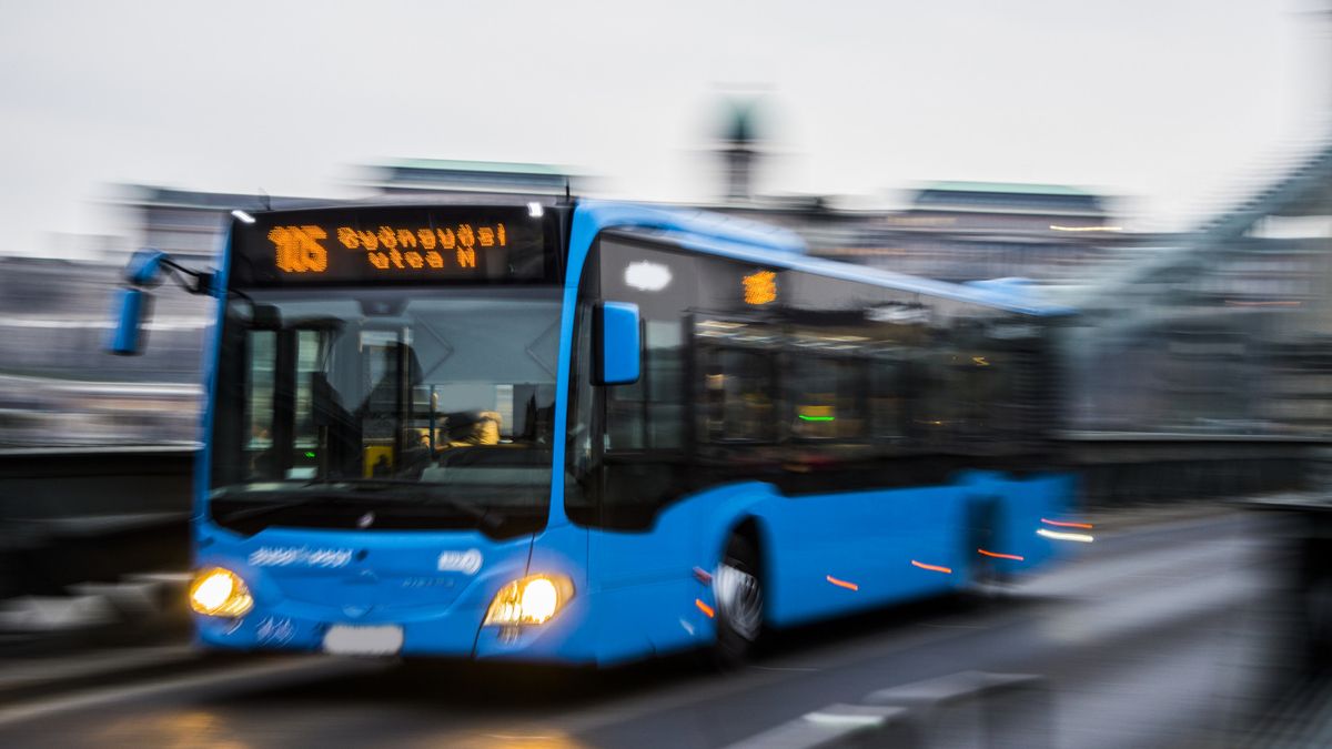 Kerülnie kell az autósoknak Magyar Péter tüntetése miatt, mutatjuk, merre