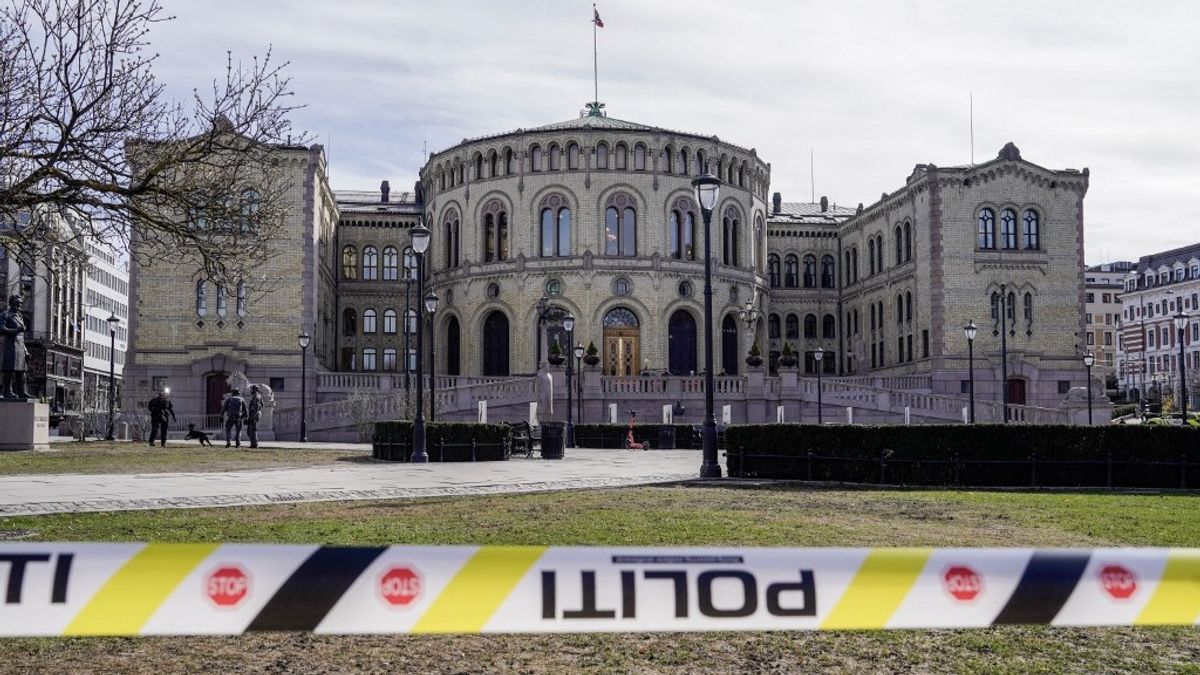Bombafenyegetések miatt rövid időre lezárták a norvég parlamentet